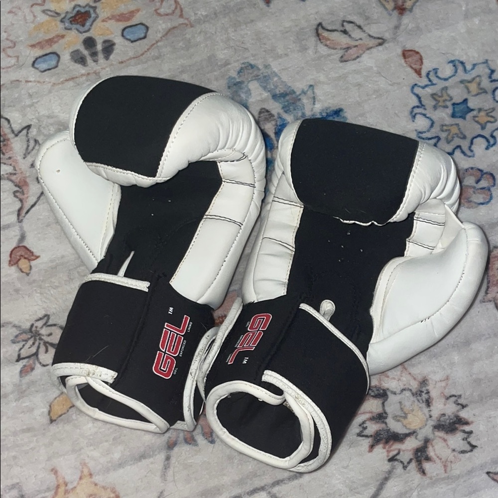 Boxing gloves - Picture 2 of 2